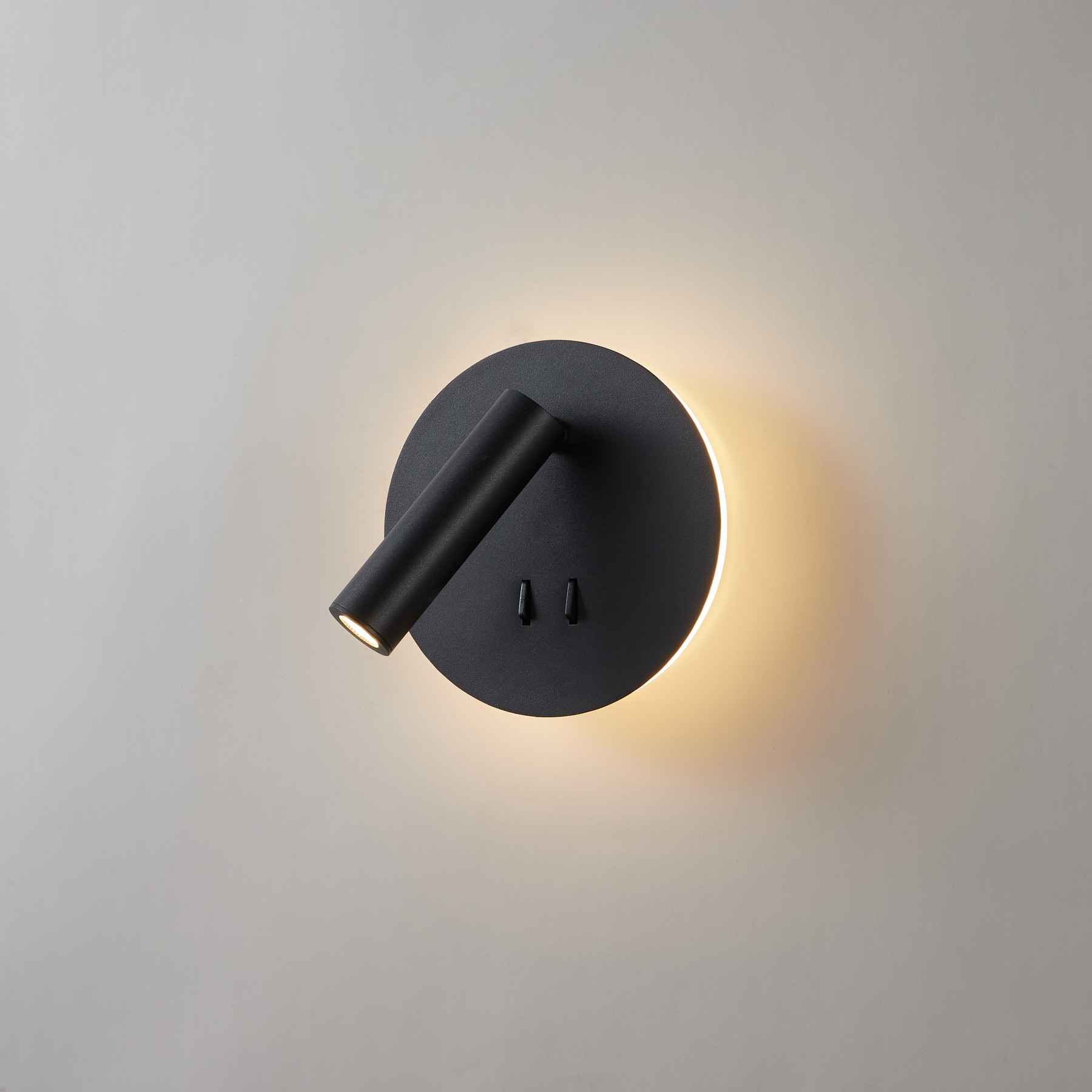 2070/W Black